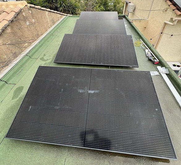 Solareno : Pose de panneaux photovoltaïques à Six-four-les-plages